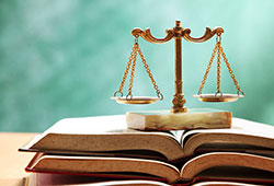چگونه بهترین وکیل در شیراز را انتخاب کنیم؟ (۷ معیار طلایی)